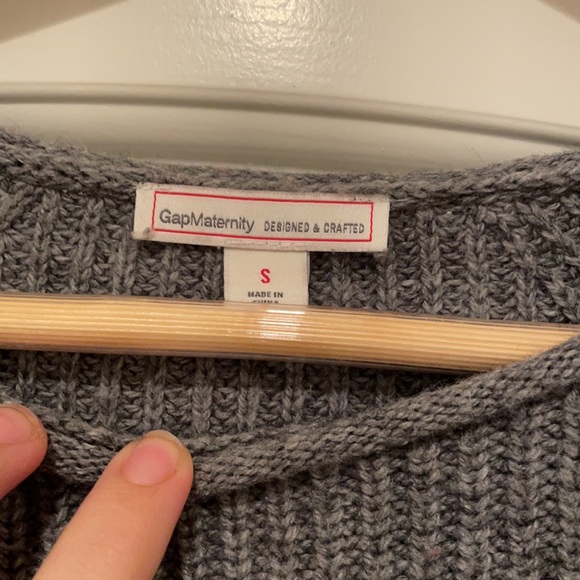 Gap Maternity sweater - Picture 2 of 2